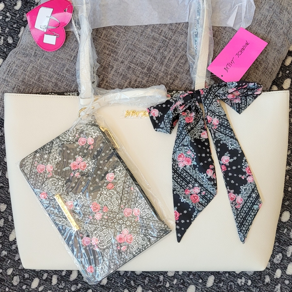 Lilly Wristlet Tote Bag BETSEY JOHNSON